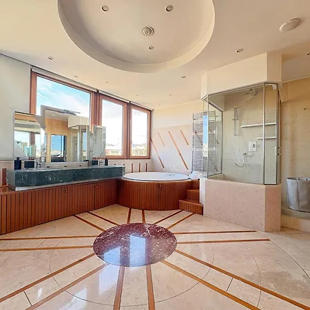 Luxury And Wellness Penthouse With Jacuzzi & Sauna Appartement *