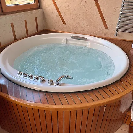 Luxury And Wellness Penthouse With Jacuzzi & Sauna *