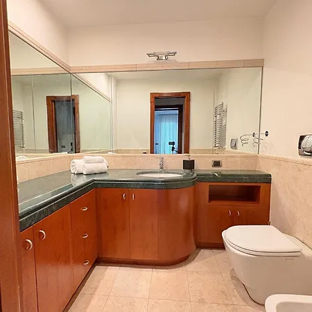 Luxury And Wellness Penthouse With Jacuzzi & Sauna Appartement *