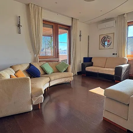 Luxury And Wellness Penthouse With Jacuzzi & Sauna Appartement
