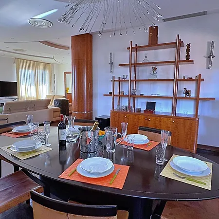 Luxury And Wellness Penthouse With Jacuzzi & Sauna