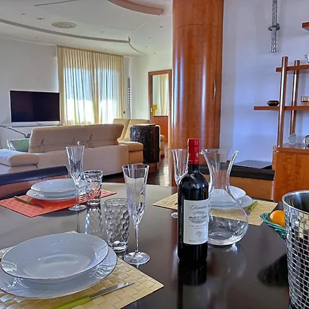 Luxury And Wellness Penthouse With Jacuzzi & Sauna Appartement *