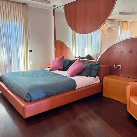 Appartement Luxury And Wellness Penthouse With Jacuzzi & Sauna