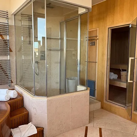 Luxury And Wellness Penthouse With Jacuzzi & Sauna *