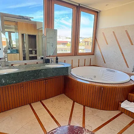 Luxury And Wellness Penthouse With Jacuzzi & Sauna Appartement *