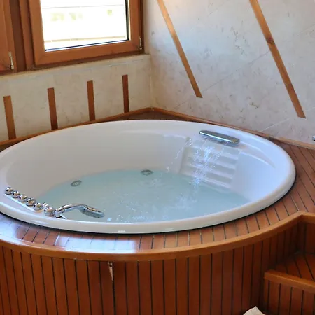 Luxury And Wellness Penthouse With Jacuzzi & Sauna *