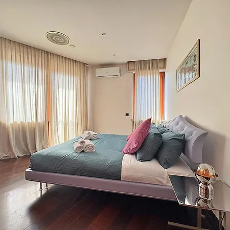 Luxury And Wellness Penthouse With Jacuzzi & Sauna Appartement *