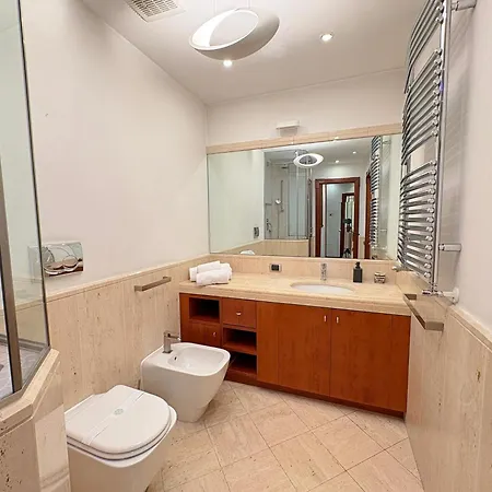 Luxury And Wellness Penthouse With Jacuzzi & Sauna *