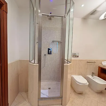 Luxury And Wellness Penthouse With Jacuzzi & Sauna *