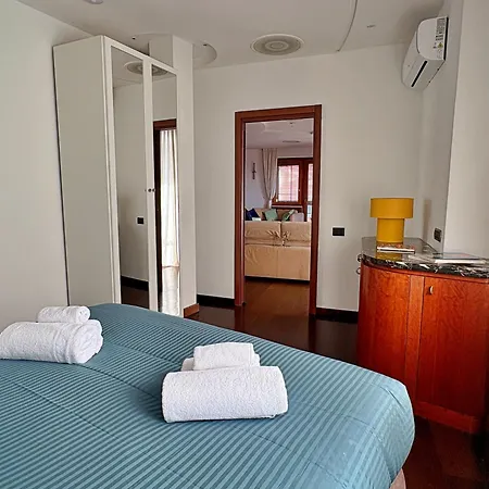 Luxury And Wellness Penthouse With Jacuzzi & Sauna Appartement *