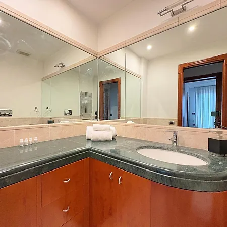Luxury And Wellness Penthouse With Jacuzzi & Sauna Appartement